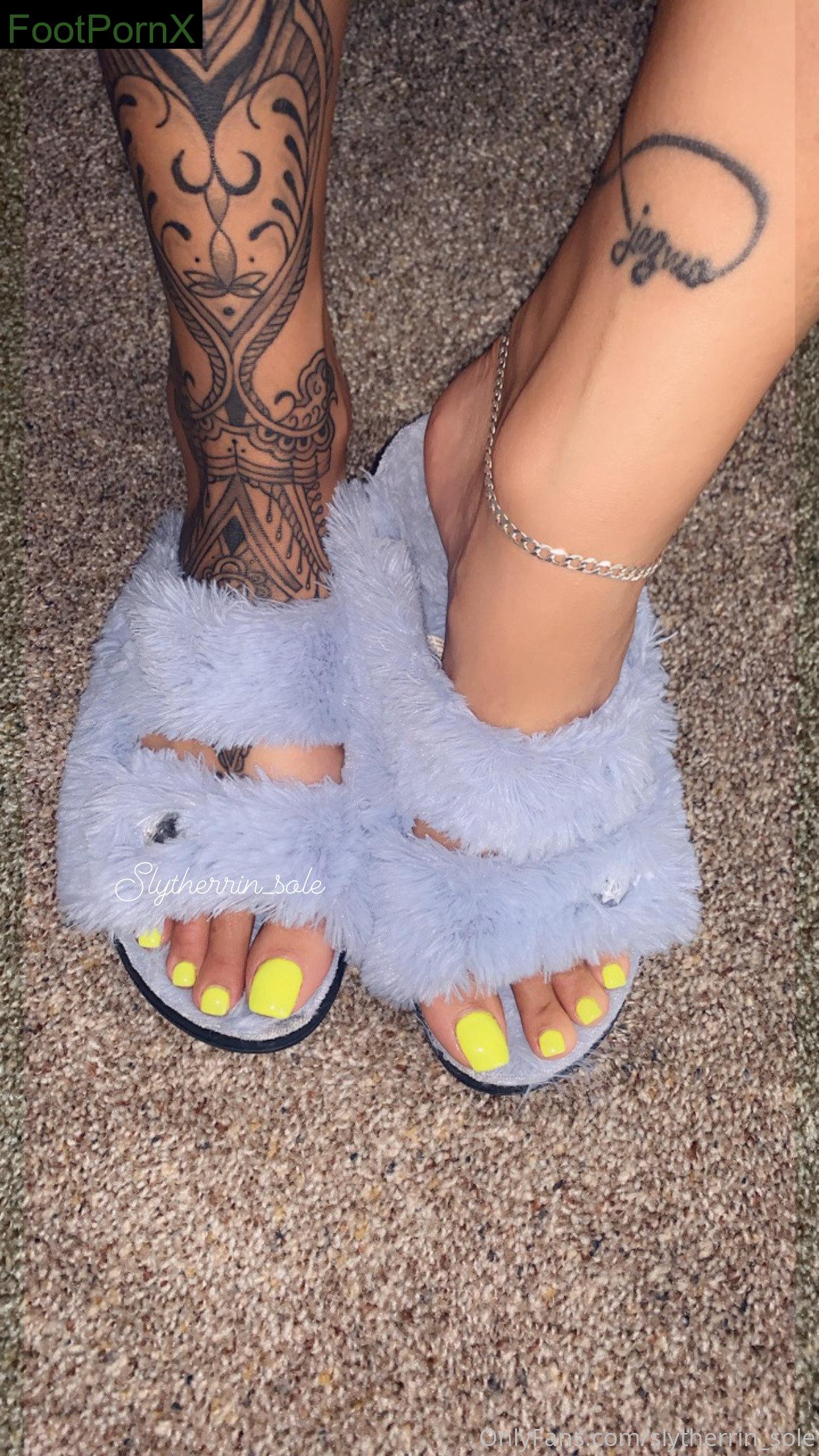 slytherrin_sole feet photo 3